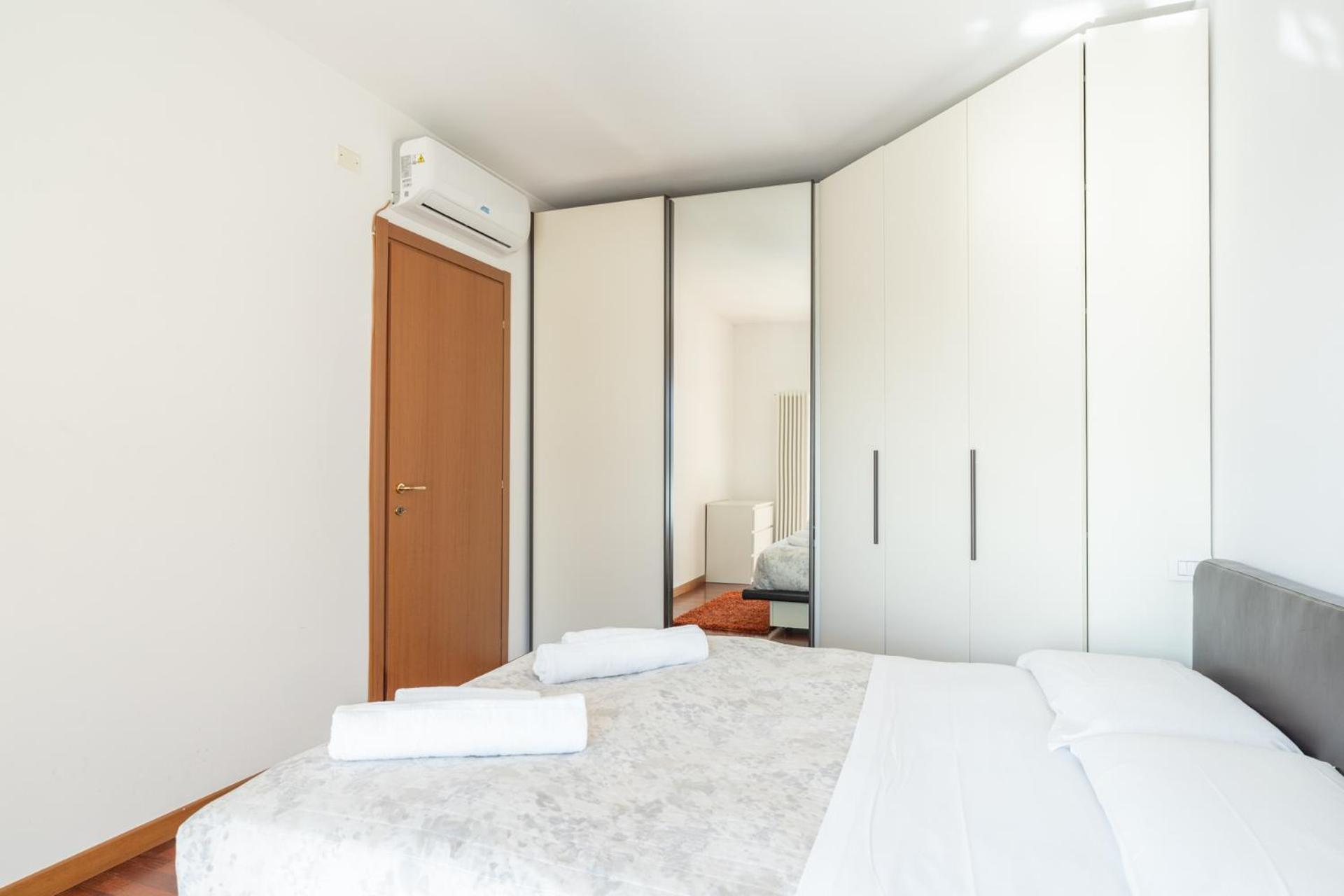 Large Well-Equipped Appartement Near Como Lake Lecco Exteriör bild